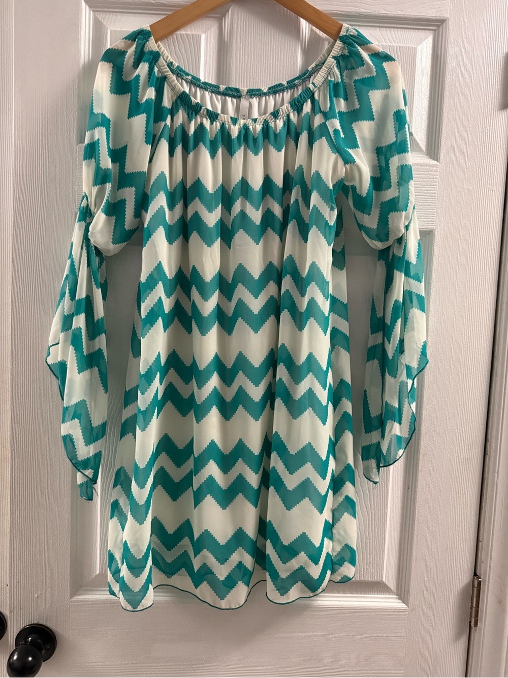 Yetts Teal Chevron Dress With Dramatic Bell Sleeves Size Small